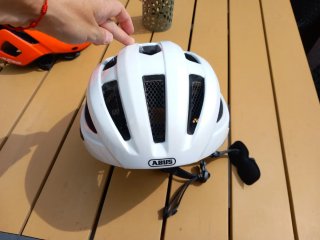 Casco de bici blanco ABUS