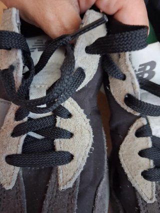 New Balance 38 gris y negra