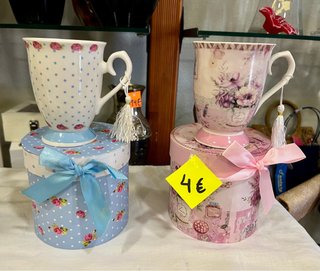 Taza con caja decorada rosa