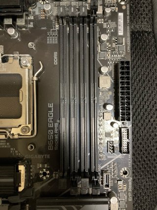 Placa Base Gigabyte B650 EAGLE AM5
