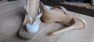 Zapatos de tacón beige. Talla 36