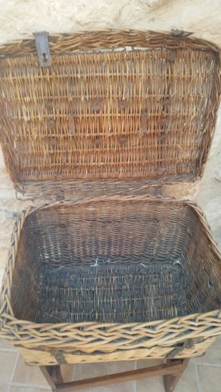 Cesta antigua mimbre y forja