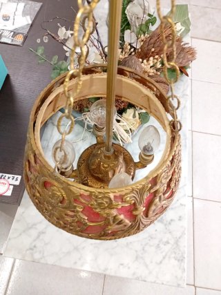 Lámpara de bronce con detalles dorados