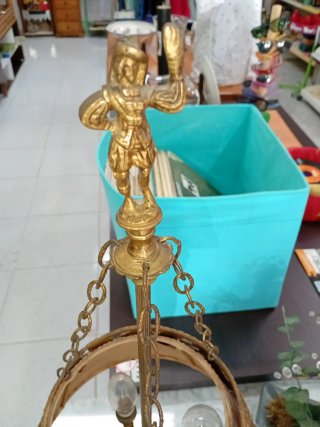 Lámpara de bronce con detalles dorados