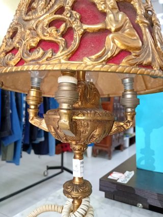 Lámpara de bronce con detalles dorados