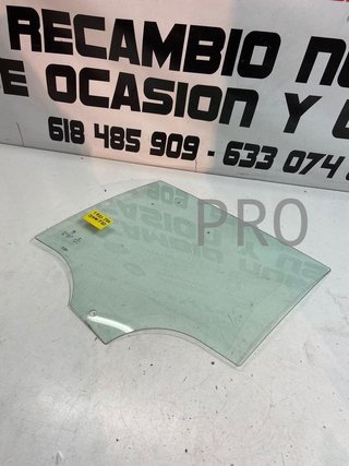 BMW serie 1 F20 cristal puerta trasera izquierda