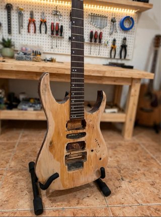 Guitarra Washburn Pro para restaurar