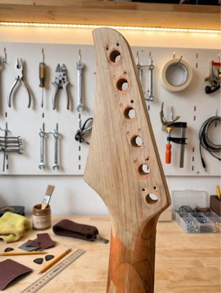 Guitarra Washburn Pro para restaurar