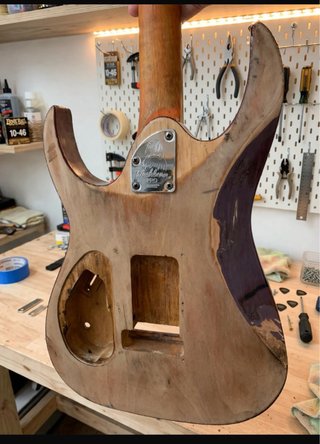Guitarra Washburn Pro para restaurar