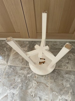 Banqueta de madera blanca
