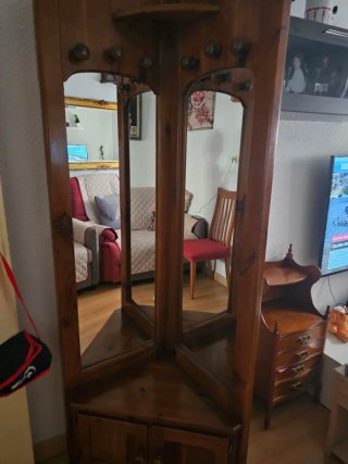 Espejo de madera con ganchos