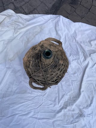 Garrafa de cristal con cestillo