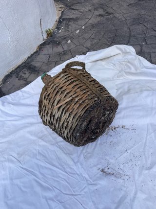 Garrafa de cristal con cestillo