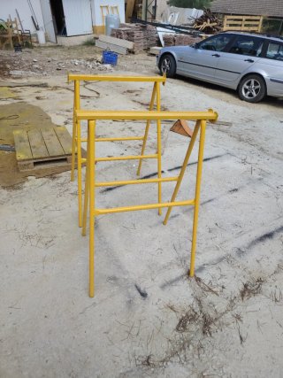 2 Caballetes Metálicos Amarillos
