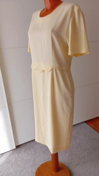 Vestido vintage color vainilla, mantequilla.