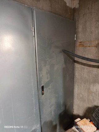 Puertas de servicio metálicas