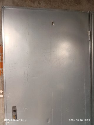 Puertas de servicio metálicas