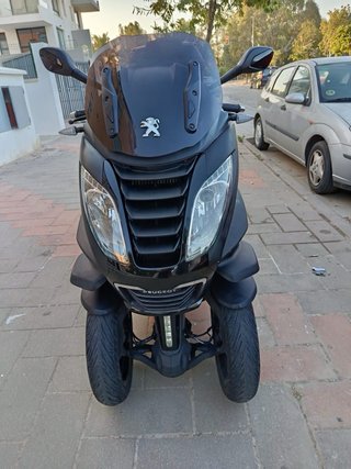 Peugeot Metropolis Black Edition Triciclo