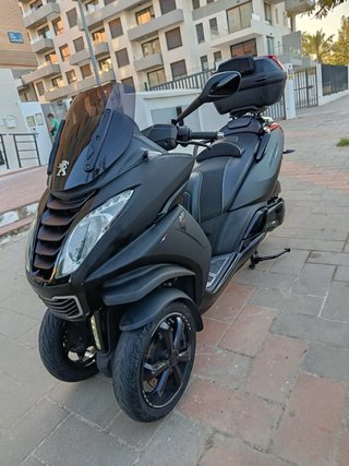 Peugeot Metropolis Black Edition Triciclo