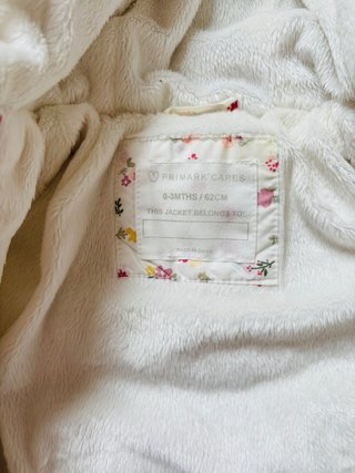 Buzo de bebé con estampado floral