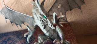 Figura Dragón Plata con Bola Morada
