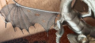 Figura Dragón Plata con Bola Morada
