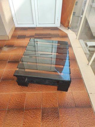 Sofás de terraza hechos con palets y mesa