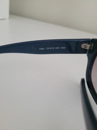 Gafas de sol Máximo Dutti azules.
