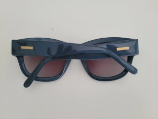 Gafas de sol Máximo Dutti azules.
