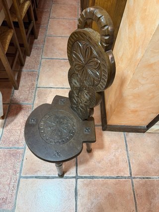 Silla antigua madera tallada floral