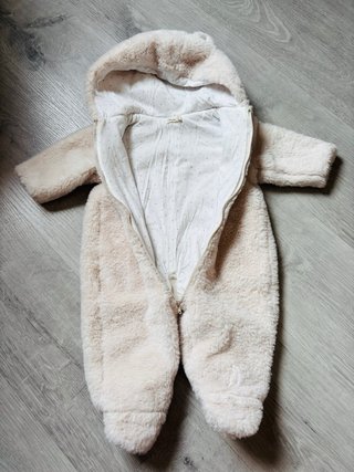 Buzo de bebé peluche con capucha