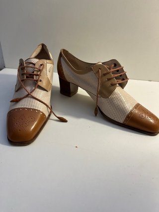 Zapatos Barrats tacón medio beige/marrón