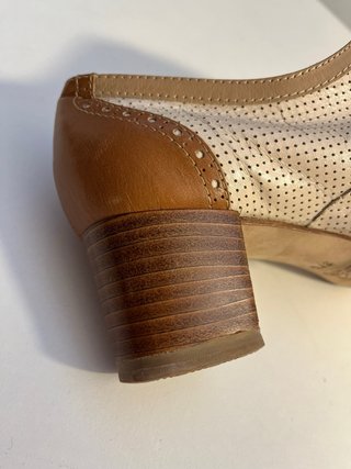 Zapatos Barrats tacón medio beige/marrón