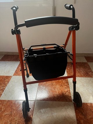 Andador Plegable Naranja con Bolsa