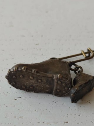 Spilla Scarponi Padre Figlio Vintage