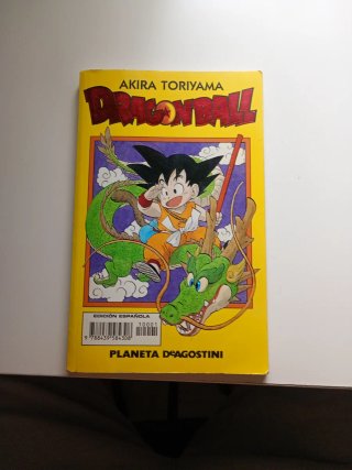 Un libró de dragonball casi nuevo