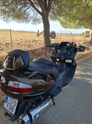 Suzuki Burgman 650 Marrón