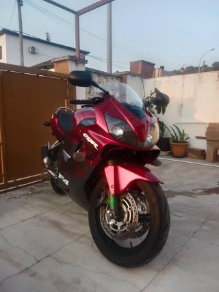 Honda CBR 600F Roja y Negra