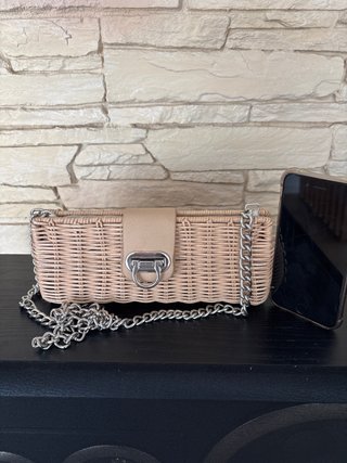 Bolso pequeño mimbre trenzado beige cadena