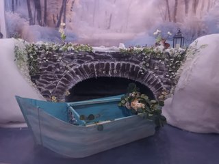 3 decorados + vestuario