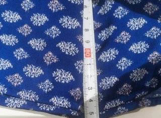 Vestido azul con estampado blanco
