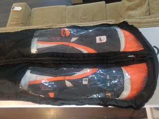Traje de moto infantil naranja y negro