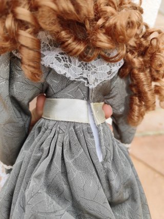 Muñeca de porcelana antigua