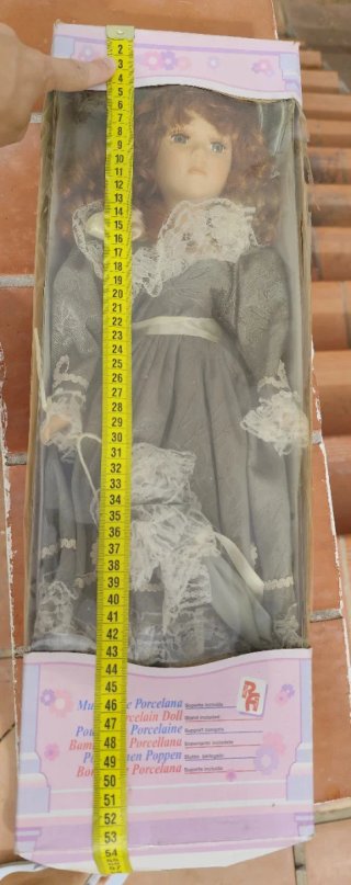 Muñeca de porcelana antigua