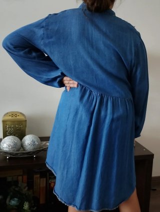 Vestido vaquero con perlas