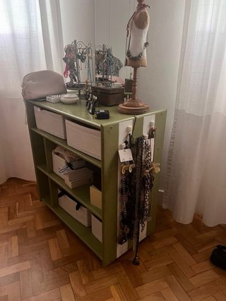 Mueble auxiliar verde de madera