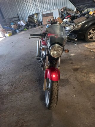 Daelim Roadwin 125 Naked Roja/Plata