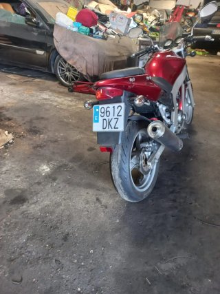 Daelim Roadwin 125 Naked Roja/Plata
