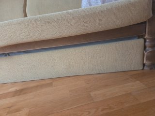 Sofá cama madera y tela amarillo