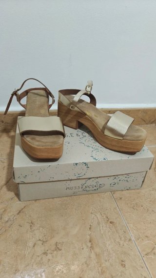 Sandalias doradas evento